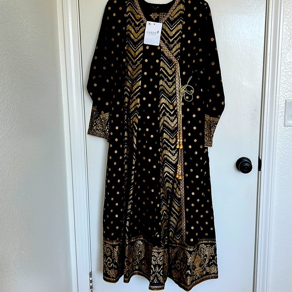 Indian/Pakistani Suit - Picture 5 of 10